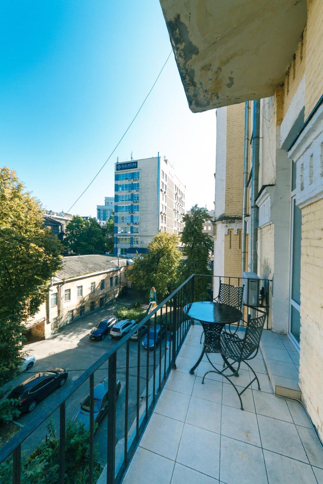 Lux Near Maidan, Khreschutyk 3Br Apartment Kyiv Exterior photo